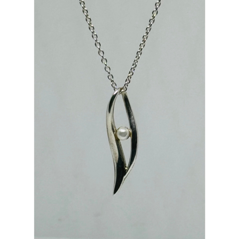 Kit Heath Sterling Pearl‎ Leaf Pendant Necklace KH 18"